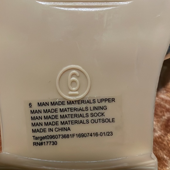 Women's Gold Slide Sandals - Picture 6 of 7